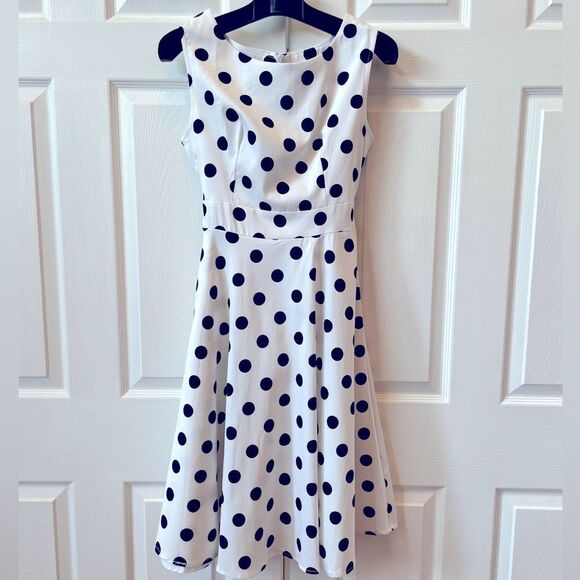 White Sleeveless Dress with Black Polka Dots size S NWT - Picture 1 of 7